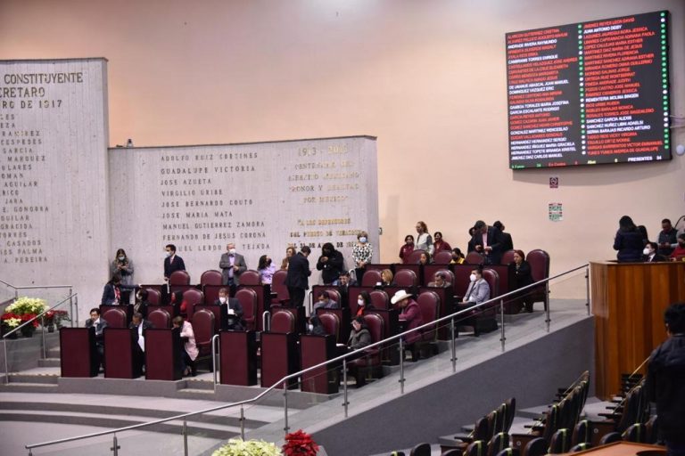 DETERMINA CONGRESO NO RATIFICAR EN EL CARGO A DOS MAGISTRADOS DEL PODER JUDICIAL