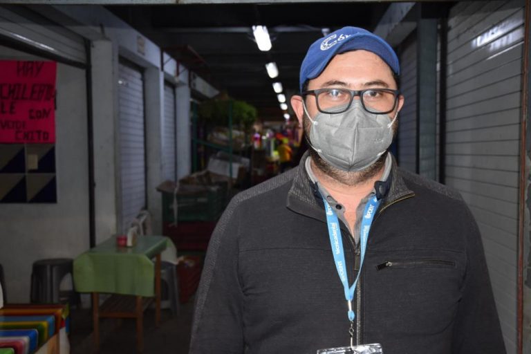 AYUNTAMIENTO DE CÓRDOBA REFUERZA TRABAJOS DE DESINFECCIÓN EN EL MERCADO REVOLUCIÓN