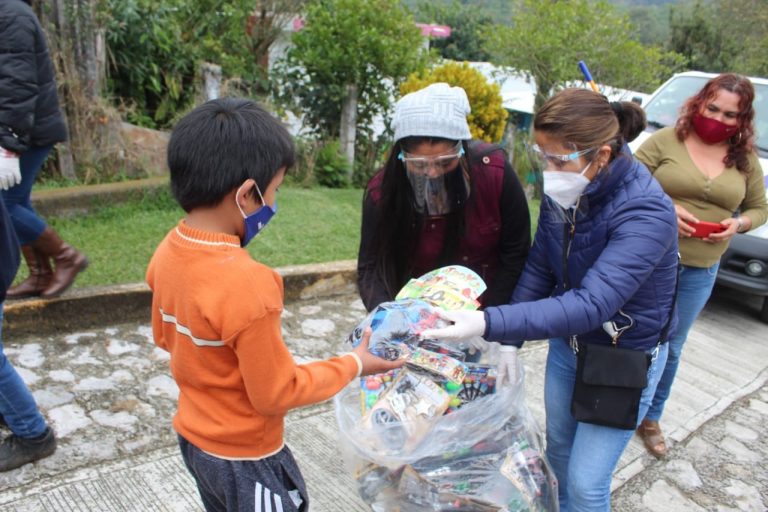 DIF HUATUSCO, LLEVA ALEGRÍA A LAS COMUNIDADES
