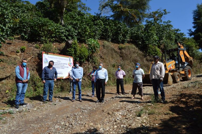 INICIA AYUNTAMIENTO DE COMAPA OBRAS 2021 CON BANDERAZO EN RINCÓN XONOTLA