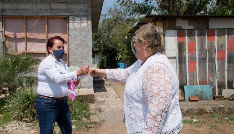 CONSTRUYE AYUNTAMIENTO DE CÓRDOBA LOSAS DE CONCRETO EN BENEFICIO DE FAMILIAS DE EL BARREAL