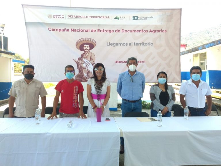 ENTREGAN 394 TÍTULOS DE PROPIEDAD