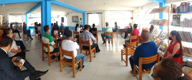 CAPACITAN A FUNCIONARIOS PÚBLICOS EN MATERIA ELECTORAL
