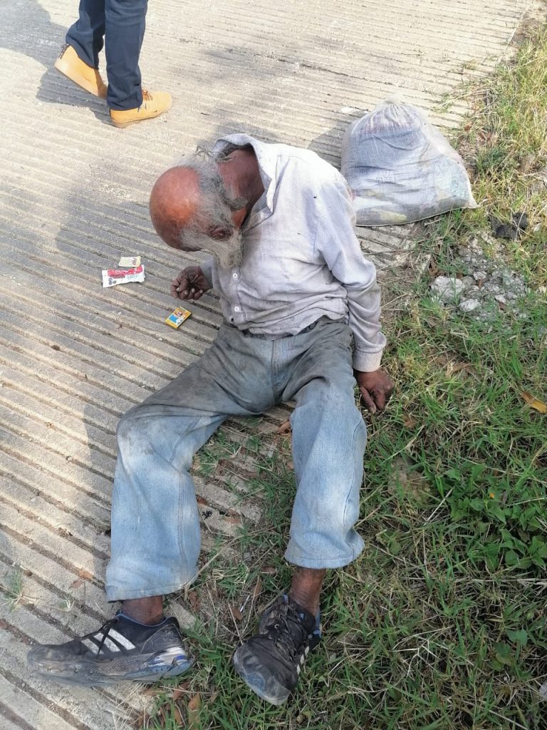 ATIENDEN A ADULTO MAYOR QUE FUE HALLADO DEAMBULANDO