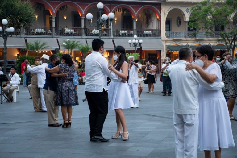 CON TARDE DE DANZÓN CELEBRAN ANIVERSARIO DE LA FUNDACIÓN DE CÓRDOBA