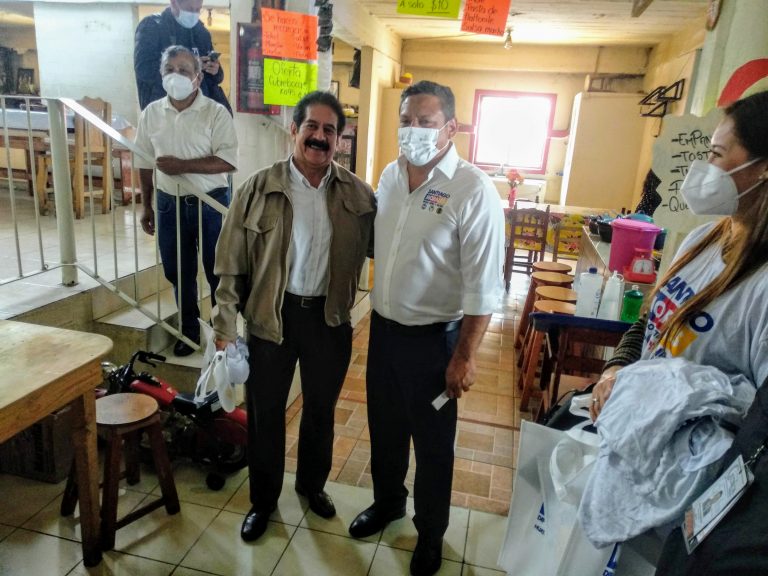 SANTIAGO MORALES RENDÓN RECORRE EL MERCADO BENITO JUÁREZ DE HUATUSCO
