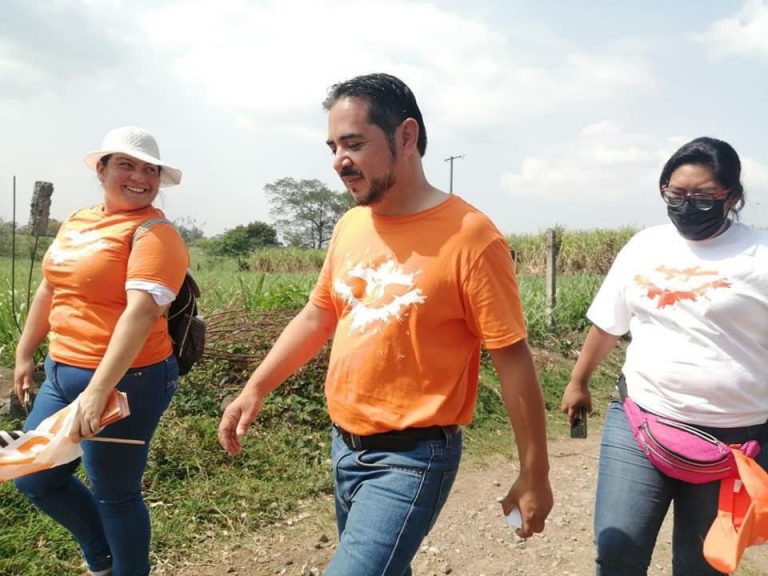 FERRER GALVÁN A PASO FIRME CAMINA EN TOMATLÁN Y CHOCAMÁN