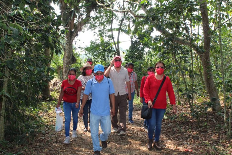 PAQUETES ESCOLARES Y APOYOS A ESCUELAS EN SOCHIAPA