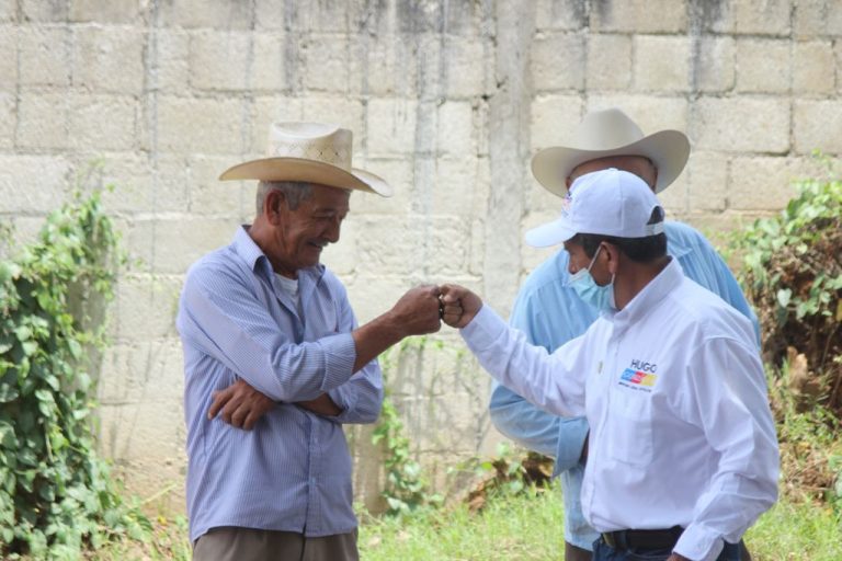 HABITANTES DE EJIDO LA PIÑA RECIBEN A HUGO GONZÁLEZ SAAVEDRA Y LE OTORGAN SU CONFIANZA