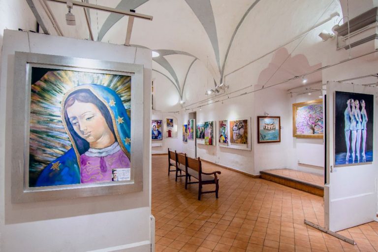 EXPOSICIÓN PICTÓRICA TODAS LAS FRIDAS Y YO, DE MARTHA SOTOMAYOR, PERMANECERÁ UN MES MÁS EN CENTRO CULTURAL LA CAPILLA