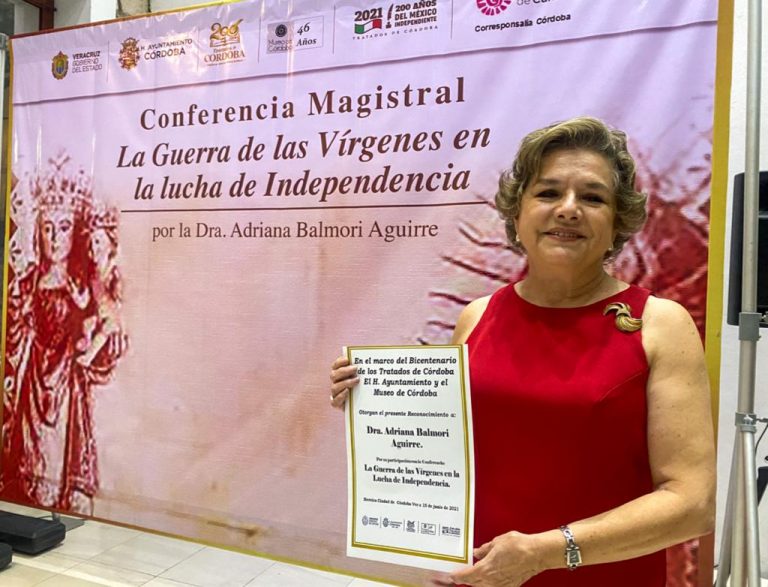 ADRIANA BALMORI AGUIRRE EXPONE LA CONFERENCIA LA GUERRA DE LAS VÍRGENES EN LA LUCHA DE LA INDEPENDENCIA