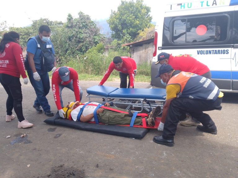 ADULTO MAYOR CAE DE BICICLETA