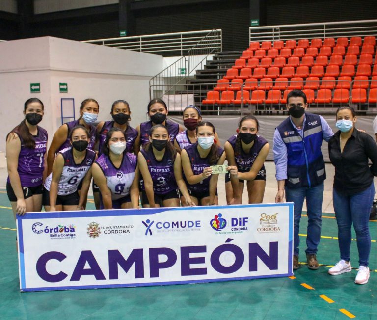 PANTERAS MORADAS Y ONLYFANS, CAMPEONES DEL TORNEO MUNICIPAL DE VOLEIBOL DE CÓRDOBA