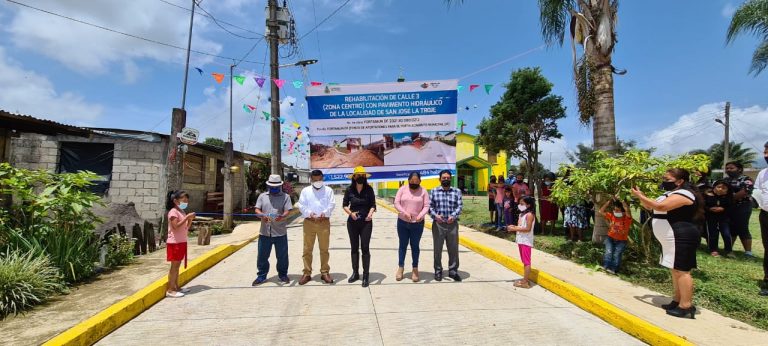 ENTREGAN PAVIMENTACIÓN EN LA TROJE