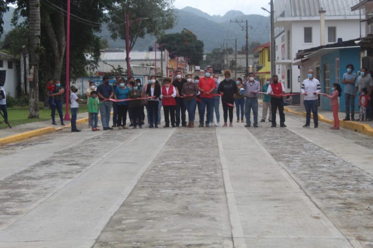 ENTREGAN OBRA DE PAVIMENTACIÓN A VECINOS DE LA COLONIA PASTORIA EL CUATRO
