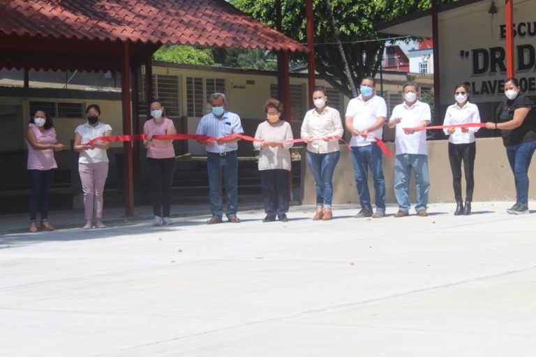 REHABILITAN CANCHA DEPORTIVA EN LA SECUNDARIA DR. DARÍO MÉNDEZ LIMA