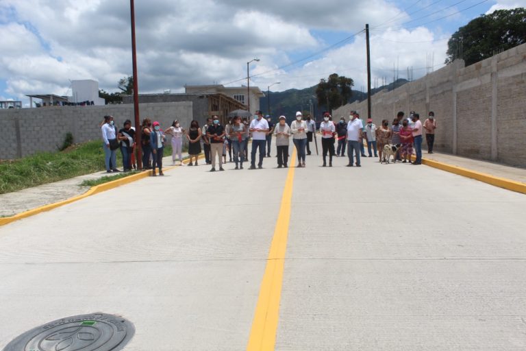 LA CALLE 6 DE LA COLONIA AMPLIACIÓN, ES PAVIMENTADA