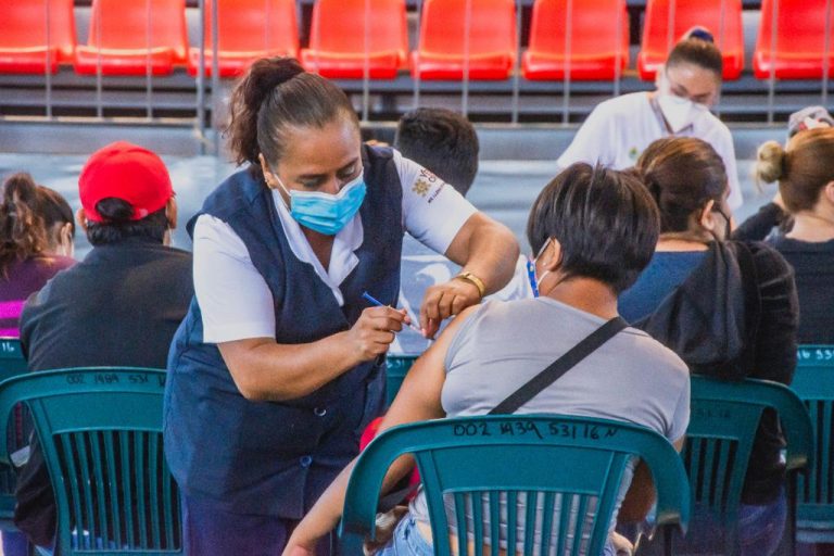 APLICAN SEGUNDA DOSIS A PERSONAS DE 30 y 39 AÑOS EN CÓRDOBA