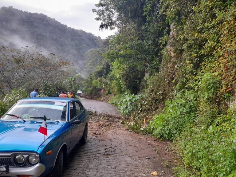 DESLAVE EN CAMINO HACIA POTRERILLO