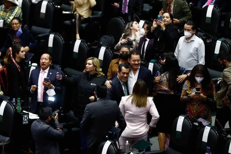 DIPUTADOS AVALAN MISCELÁNEA FISCAL QUE INCLUYE INSCRIPCIÓN DE JÓVENES AL SAT