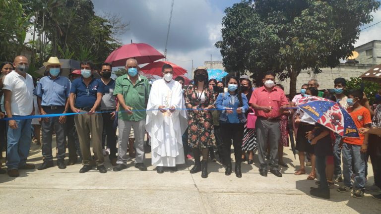 PAVIMENTAN CALLES EN POTRERILLO CONTRABANDO