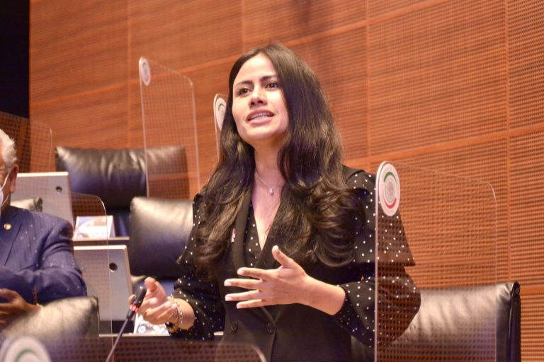 SENADORA PRESENTA PUNTO DE ACUERDO PARA QUE EL GOBIERNO FEDERAL BRINDE CERTEZA A LOS MAESTROS Y RECIBAN LA SEGUNDA DOSIS DE LA VACUNA CANSINO