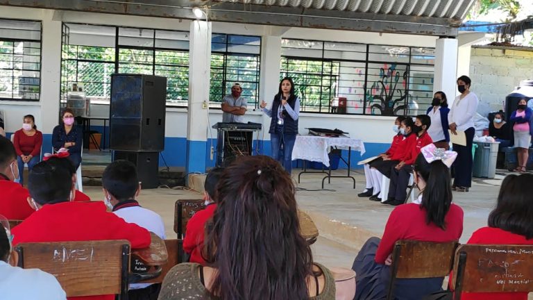 ENTREGAN OBRA Y SERVICIOS A ESCUELAS