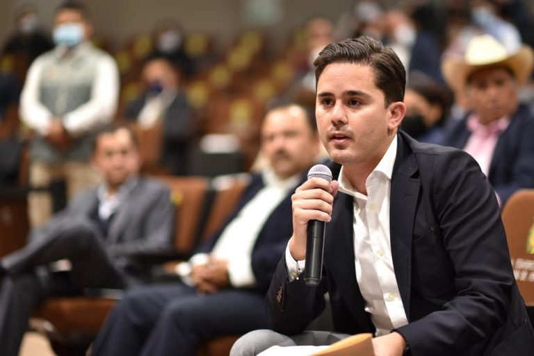 LLAMA RAFA FARARONI A GENERAR POLÍTICAS PÚBLICAS QUE COMBATAN INFORMALIDAD EN VERACRUZ