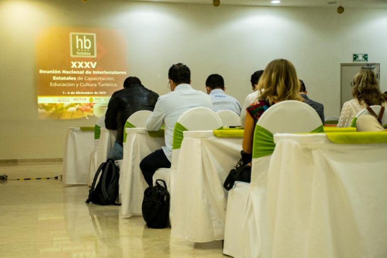 INTERLOCUTORES DE CAPACITACIÓN, EDUCACIÓN Y CULTURA TURÍSTICA DE TODO EL PAÍS SE REÚNEN EN CÓRDOBA