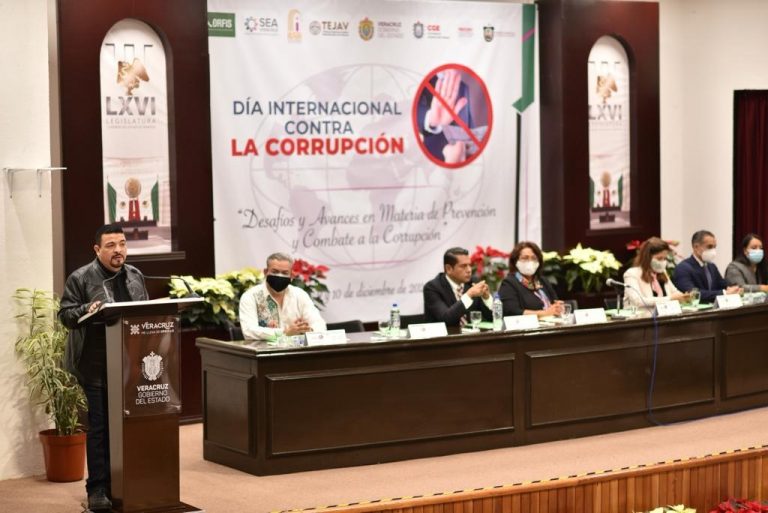 EN VERACRUZ, COMBATE A LA CORRUPCIÓN, SIN MIRAMIENTOS POLÍTICOS: GÓMEZ CAZARÍN