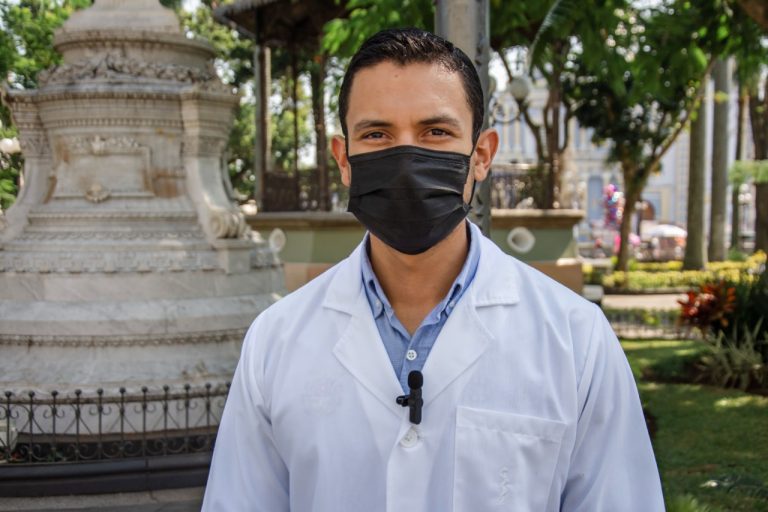 APLICARÁN DOSIS DE REFUERZO CONTRA COVID-19 A PERSONAS ADULTAS MAYORES DE CÓRDOBA