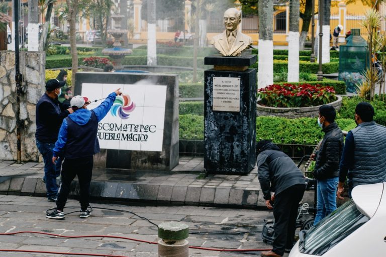 DAN MANTENIMIENTO A ESPACIOS PÚBLICOS