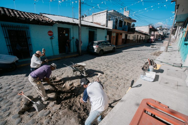 EXHORTAN A TRANSITAR CON PRECAUCIÓN POR LABORES DE BACHEO