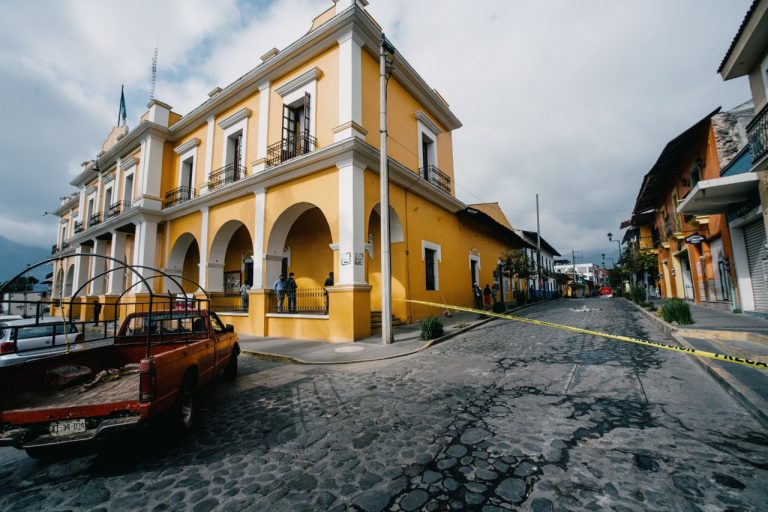 INVITAN A USAR VÍAS ALTERNAS POR BACHEOS