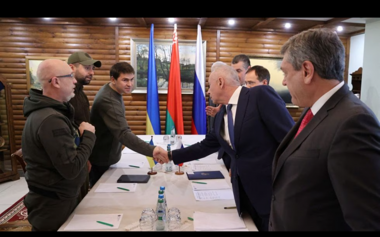RUSIA Y UCRANIA ACUERDAN TERCERA REUNIÓN