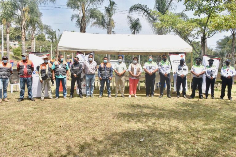 NORA ACOSTA DA EL BANDERAZO INICIAL DEL OPERATIVO VACACIONAL DE SEMANA SANTA TOTUTLA 2022