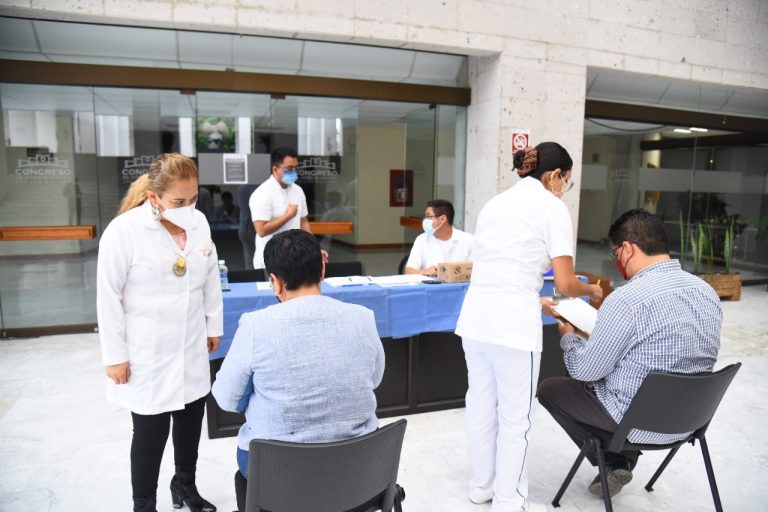 REALIZAN EN EL CONGRESO CAMPAÑA DE VACUNACIÓN CONTRA COVID19