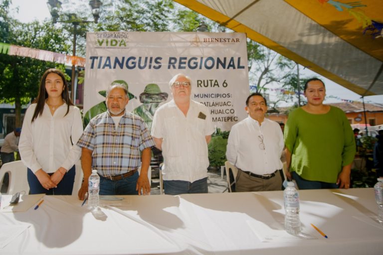 REALIZAN EXITOSO TIANGUIS AGROPECUARIO EN COSCOMATEPEC