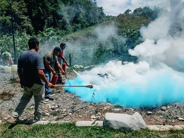 CAPACITAN A EMPLEADOS DE «COSCO» PARQUE RECREATIVO