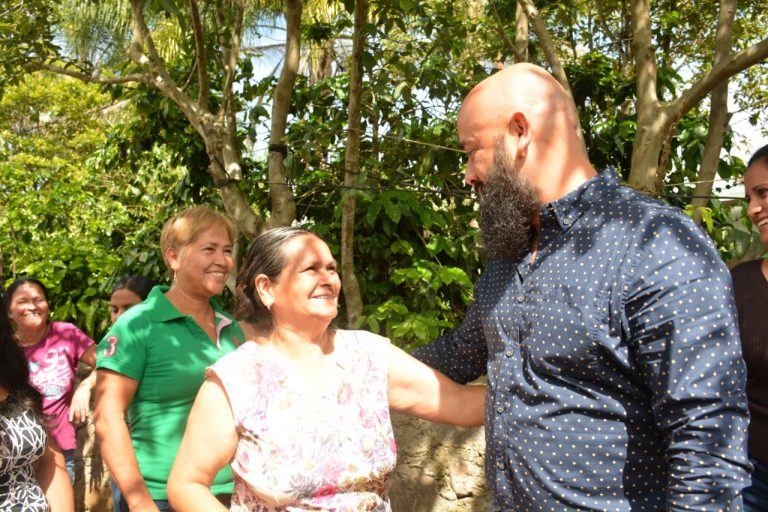 GABRIEL LAGUNES LLEVA MÁS OBRA PÚBLICA A COMUNIDADES DE COMAPA