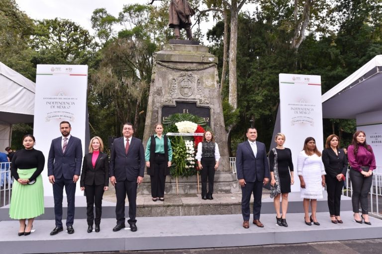 REALIZA CONGRESO GUARDIA DE HONOR ANTE MONUMENTO DE DON MIGUEL HIDALGO