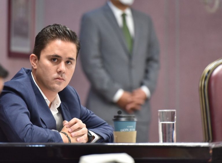 TAVO PÉREZ «MAQUILLO» OBRAS DE MALA CALIDAD EN SAN ANDRÉS  TUXTLA: DIPUTADO