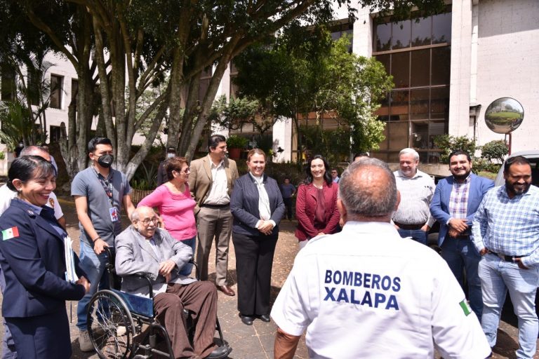 DONA CONGRESO TRES UNIDADES AUTOMOTRICES A BOMBEROS DE XALAPA