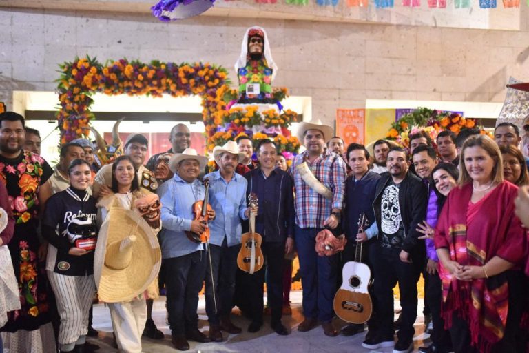 EXPONEN EN EL CONGRESO MUESTRA DE ALTARES POR EL DÍA DE MUERTOS