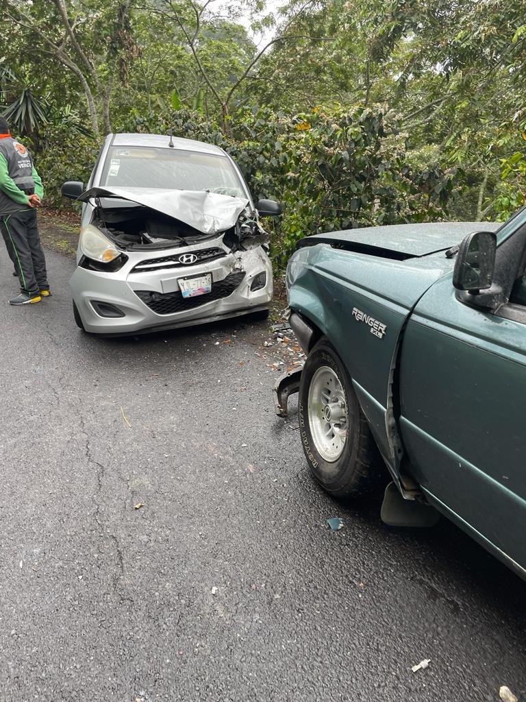 CHOCA SU AUTO LA NUEVA OFICIAL DEL REGISTRO CIVIL EN HUATUSCO