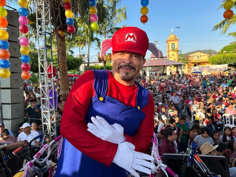 ENTREGA JUAN JAVIER GÓMEZ CAZARÍN, MÁS DE 10 MIL JUGUETES A NIÑOS VERACRUZANOS