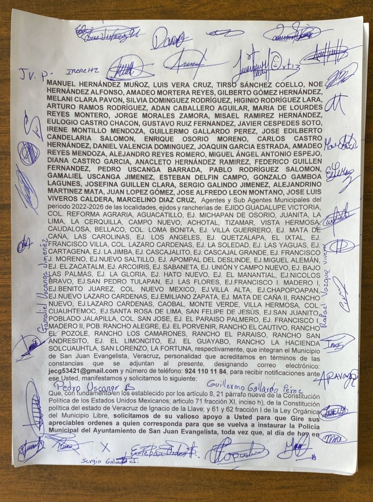 AGENTES MUNICIPALES DE SAN JUAN EVANGELISTA SOLICITAN EL REGRESO DE LA POLICÍA MUNICIPAL