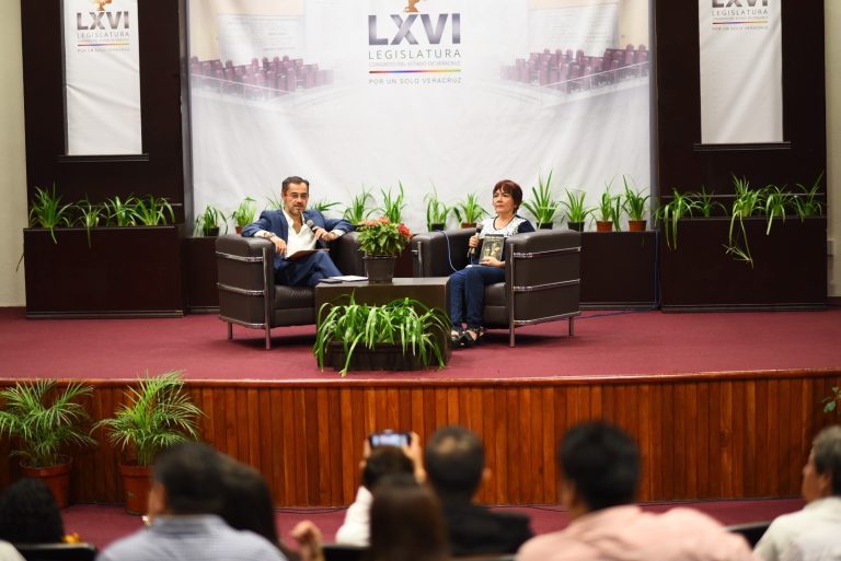 PRESENTAN EN EL CONGRESO EL LIBRO VOCES DEL PASADO