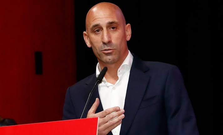 FIFA SUSPENDE PROVISIONALMENTE A LUIS RUBIALES