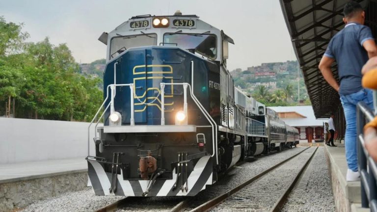¡HISTÓRICO! CON TREN INTEROCEÁNICO EL PRESIDENTE ESTÁ REESCRIBIENDO EL RUMBO Y FUTURO DEL SURESTE: GÓMEZ CAZARÍN